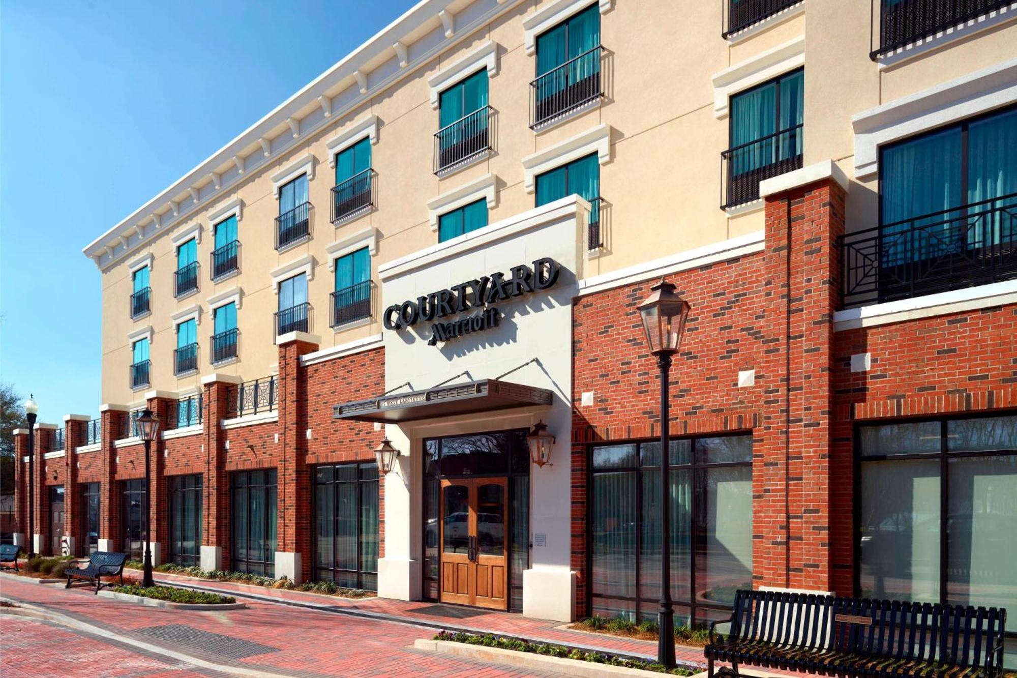 Courtyard By Marriott Hotel
