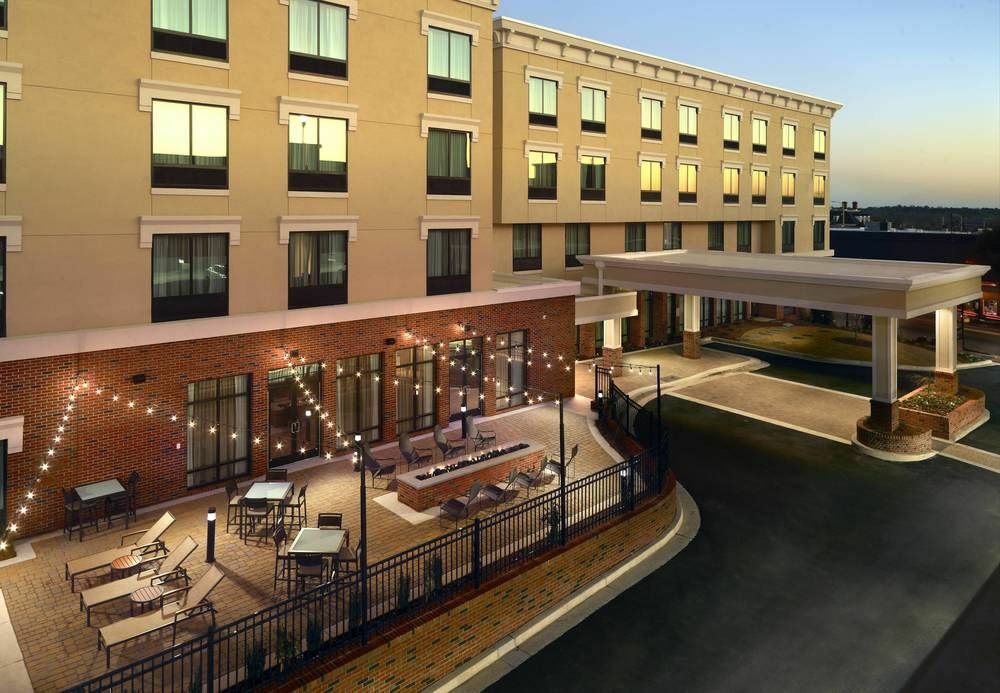 Courtyard By Marriott Hotel